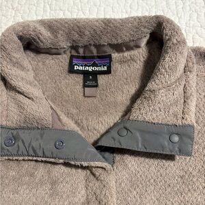 Patagonia Beige Fleece Jacket with Gray Accents